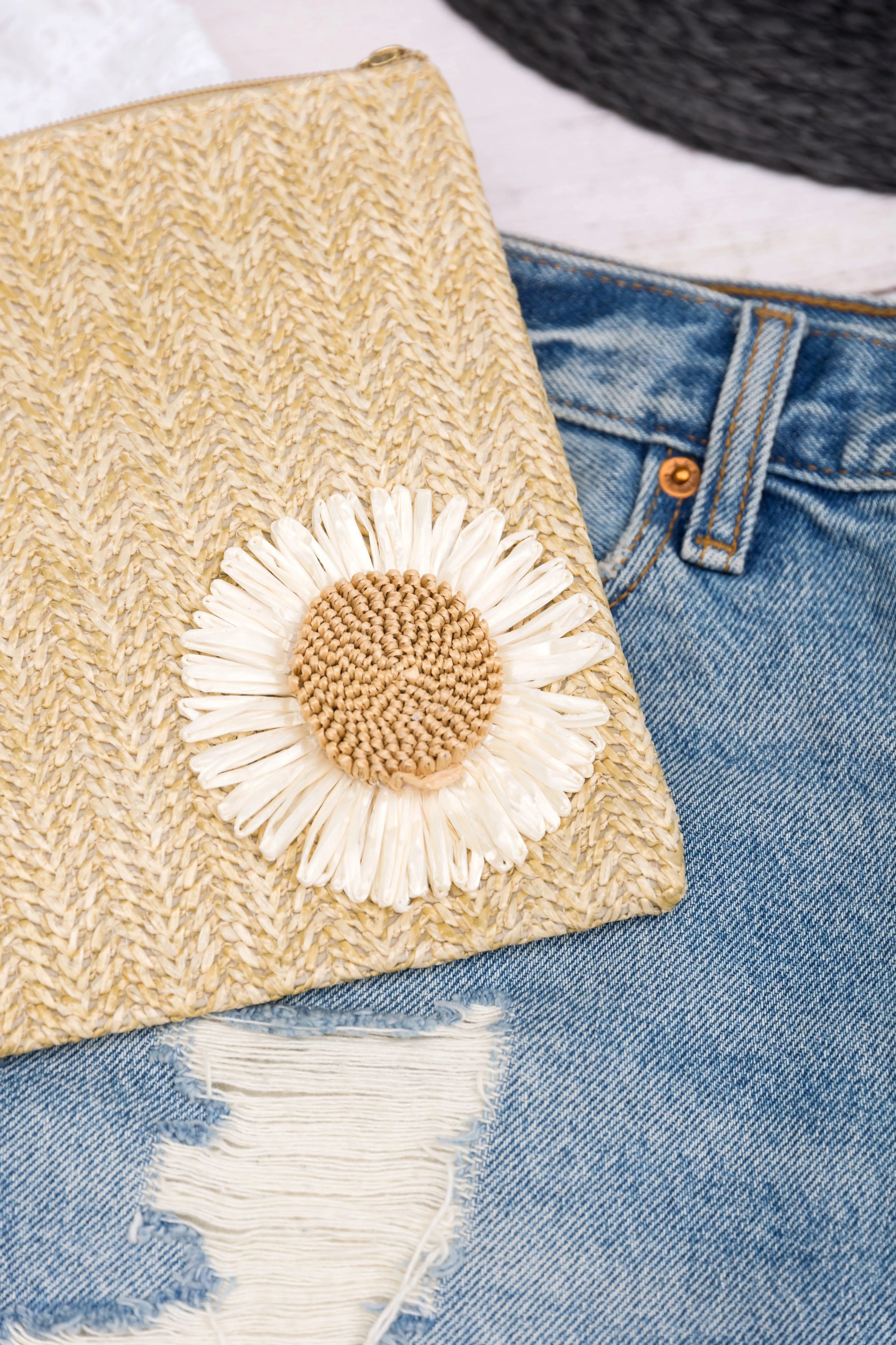 Daisy Straw Clutch Wristlet - Sand